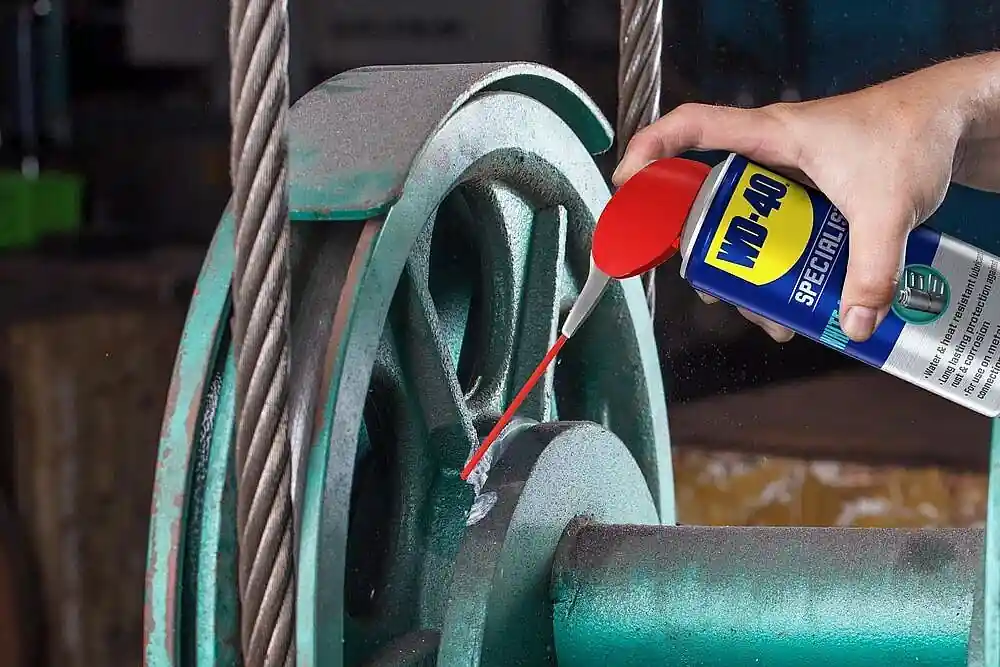 Velmi žádaný produkt | Sprej WD-40 Specialist - bílá lithiová vazelína 400ml