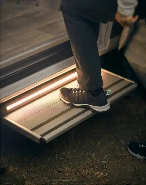 K objednání | Sada osvětlení LED pro elektrické výsuvné schůdky Thule délka 670 mm krytí IP67 pro vozy Fiat Ducato, Citroën Jumper, Peugeot Boxer a Volkswagen Crafter