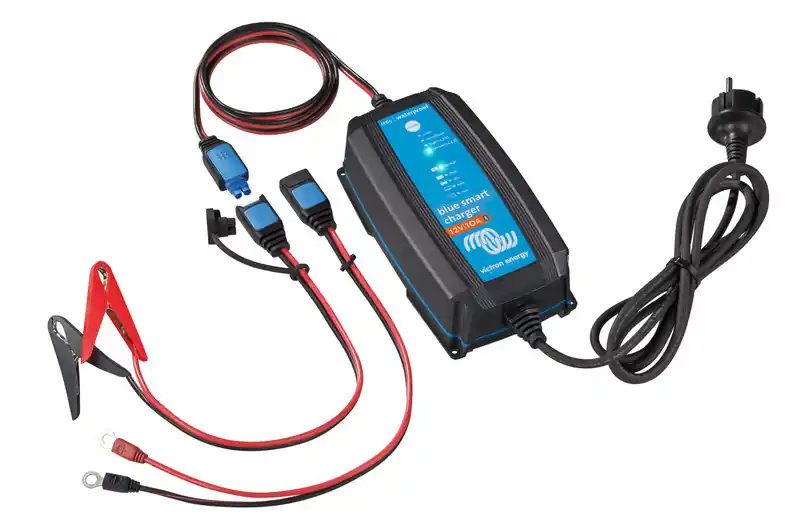 Čerstvá novinka | Nabíječka baterií Victron Energy Blue Smart IP65 12/10 + DC konektor