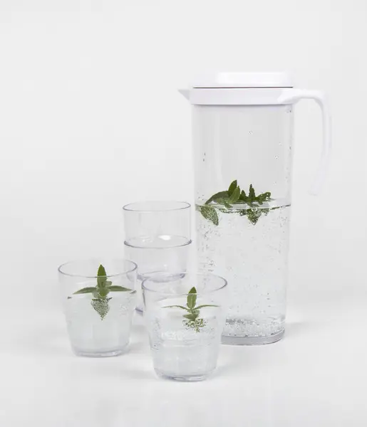 Džbán se šroubovacím víčkem 1,5l a 4 sklenice 0,25l, materiál SAN | Poslední šance