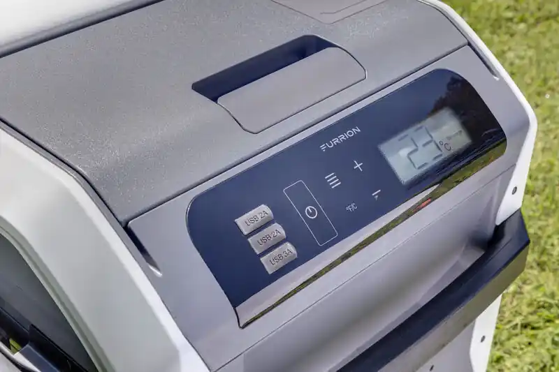 Box chladicí kompresorový Furrion eRove (objem 46 l, 12V, integrovaná bezdrátová nabíječka, LCD displej) - Nově k dispozici